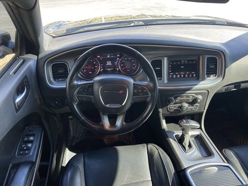 Used 2019 Dodge Charger SXT w/ Leather Interior Group image 7