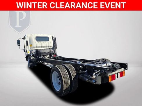 New 2025 Chevrolet Low Cab Forward image 9