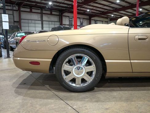 Used 2005 Ford Thunderbird RWD image 9
