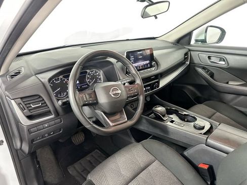 Used 2025 Nissan Rogue SV AWD/4WD image 3