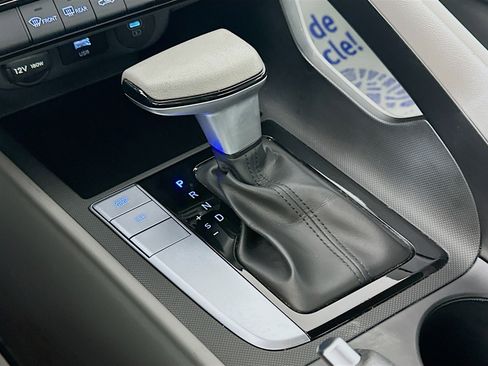 Certified 2024 Hyundai Elantra SEL image 17