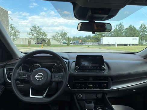 Used 2023 Nissan Rogue SV AWD/4WD image 13