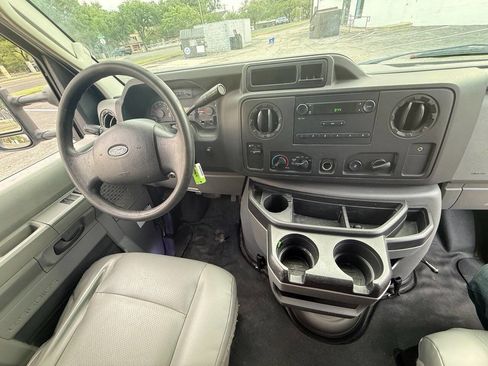 Used 2017 Ford E-450 and Econoline 450 Super Duty w/ Power Windows & Locks Group image 13