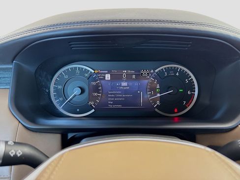 Used 2023 Land Rover Discovery Metropolitan Edition AWD/4WD image 36