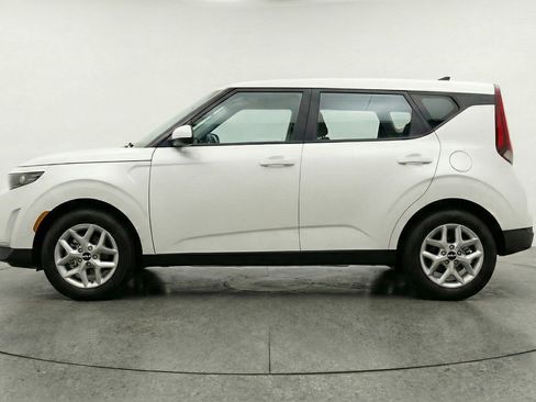 Used 2025 Kia Soul LX w/ LX Technology Package FWD image 5