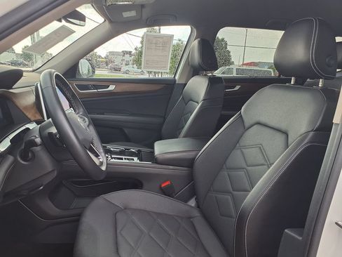Used 2025 Volkswagen Atlas SE FWD image 16