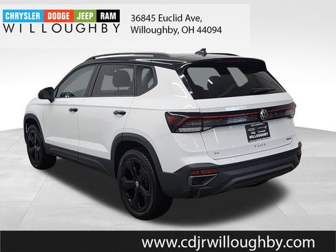 Used 2025 Volkswagen Taos SE image 6