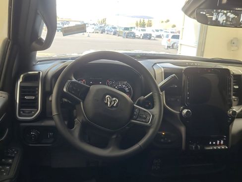 Used 2025 RAM 2500 Big Horn AWD/4WD image 9
