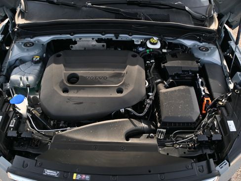 Used 2025 Volvo XC40 B5 Core image 23