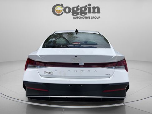 New 2025 Hyundai Elantra Limited image 4