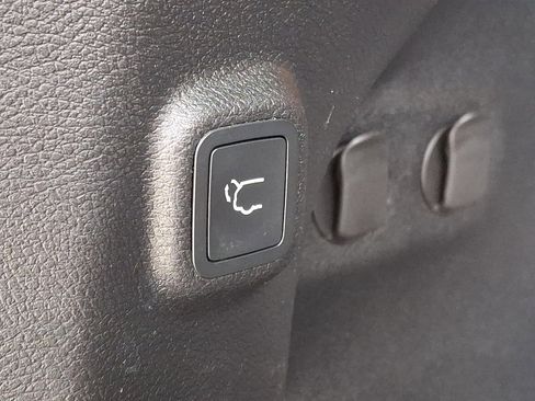 Used 2021 Jeep Cherokee Latitude Lux w/ Comfort/Convenience Group image 30