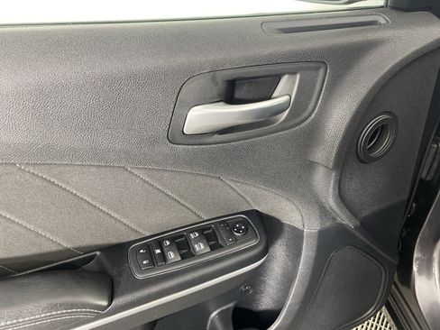 Used 2020 Dodge Charger SXT RWD image 13