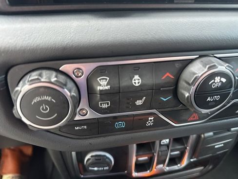 Used 2024 Jeep Wrangler Unlimited Sahara image 37