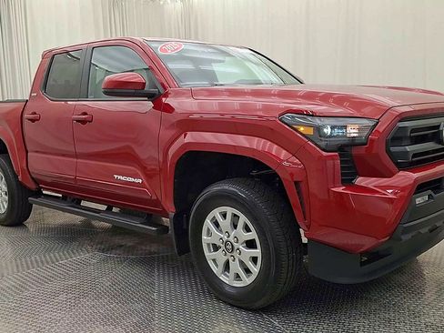 Certified 2025 Toyota Tacoma SR5 AWD/4WD image 9