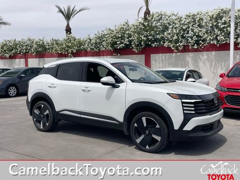 Used 2025 Nissan Kicks SR image 1