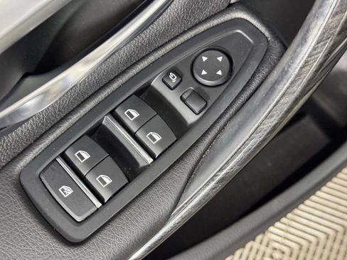 Used 2018 BMW 330i xDrive Sedan AWD/4WD image 18