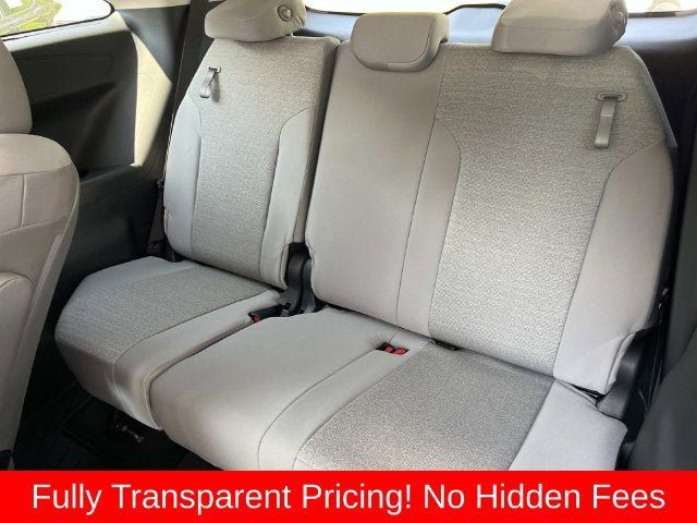 Used 2026 Toyota Sienna LE FWD image 17