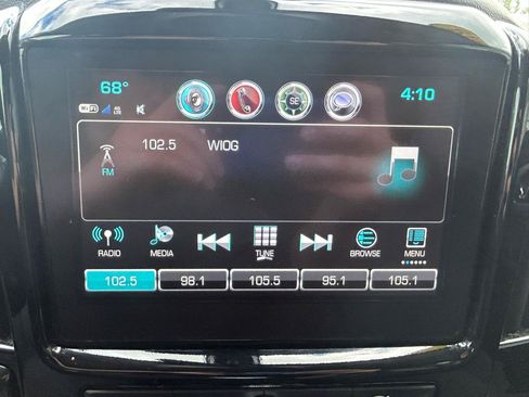 Used 2019 Chevrolet Traverse LT FWD image 23