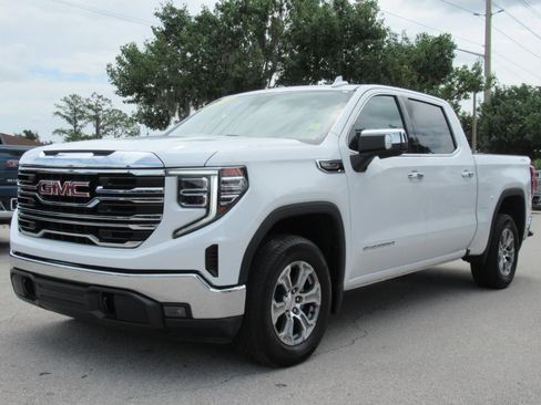 Used 2024 GMC Sierra 1500 SLT AWD/4WD image 3