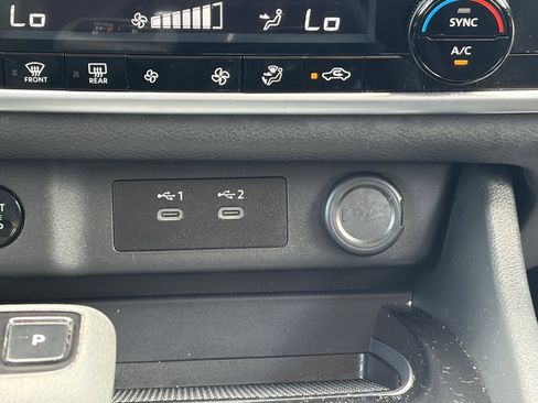 Used 2024 Nissan Rogue SV FWD image 24