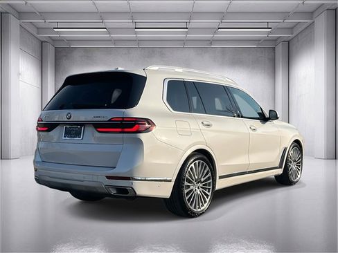 Used 2024 BMW X7 xDrive40i w/ Executive Package image 3