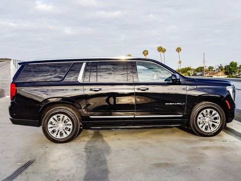 Used 2025 GMC Yukon XL Denali AWD/4WD image 13