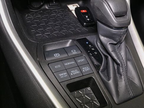 Used 2022 Toyota RAV4 XLE image 31