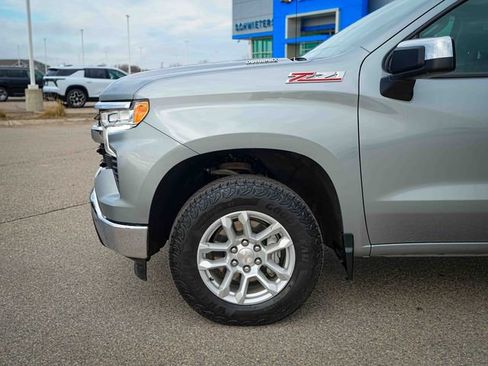 Used 2024 Chevrolet Silverado 1500 LT AWD/4WD image 11