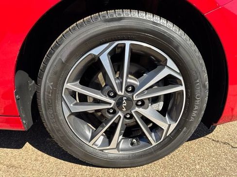 Used 2024 Kia Forte LXS w/ LXS Technology Package FWD image 29