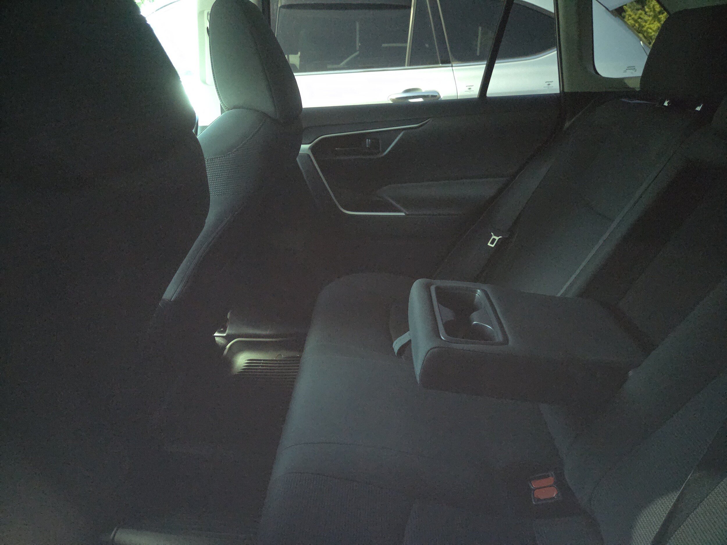 Used 2021 Toyota RAV4 LE AWD/4WD image 10