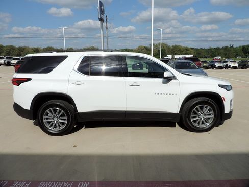 Used 2023 Chevrolet Traverse LT FWD image 4