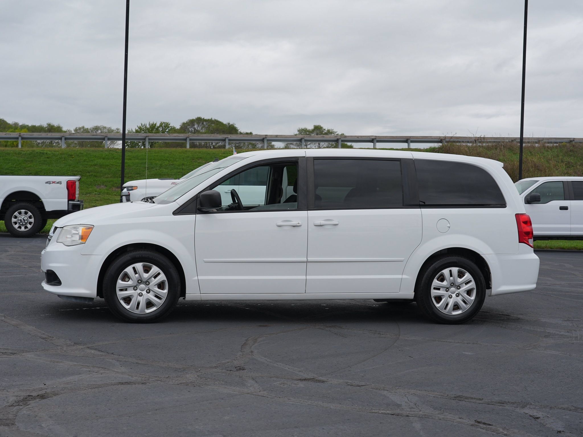 Used 2016 Dodge Grand Caravan SE w/ Quick Order Package 29E SE FWD image 7
