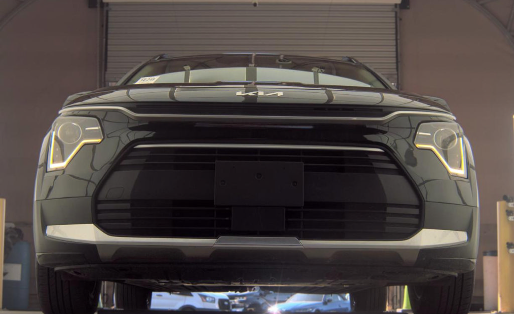 Used 2025 Kia Niro EX w/ EX Cold Weather Package FWD image 2