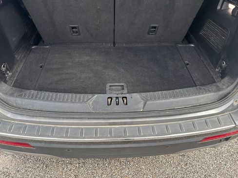 Used 2022 Ford Explorer Limited w/ Equipment Group 301A RWD image 7