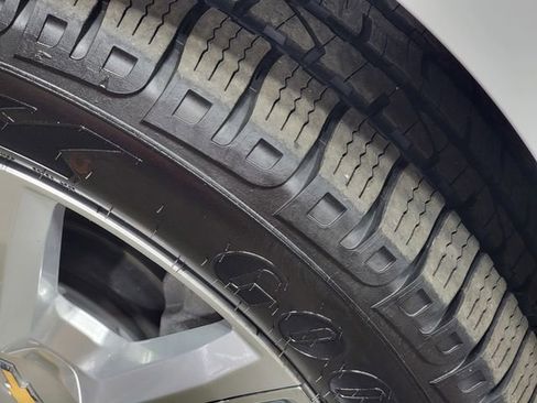 Certified 2023 Chevrolet Suburban High Country image 10