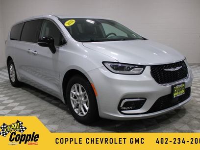 Used 2024 Chrysler Pacifica Touring-L