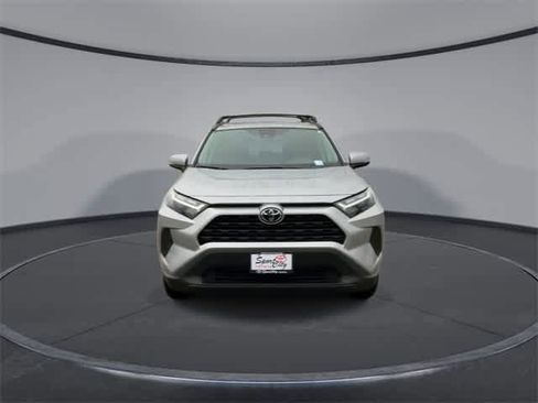Used 2025 Toyota RAV4 XLE image 3