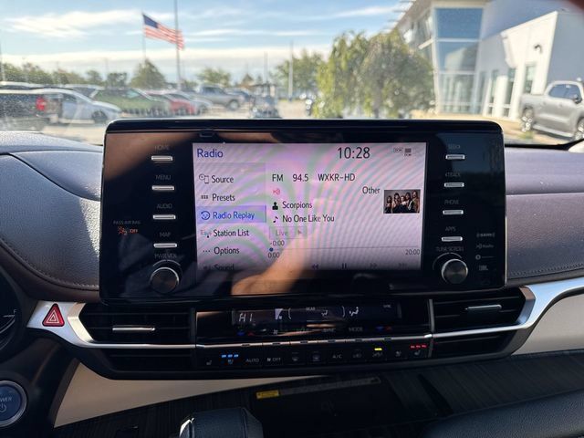 Used 2021 Toyota Sienna Platinum AWD/4WD image 13
