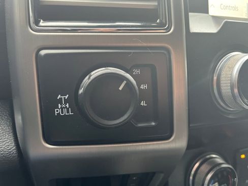 Used 2021 Ford F250 Platinum w/ FX4 Off-Road Package image 29