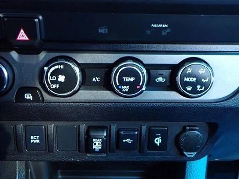 Used 2020 Toyota Tacoma TRD Off-Road image 17