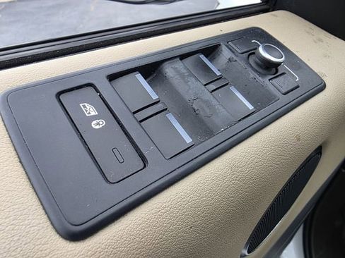 Used 2017 Land Rover Range Rover Sport SE AWD/4WD image 15
