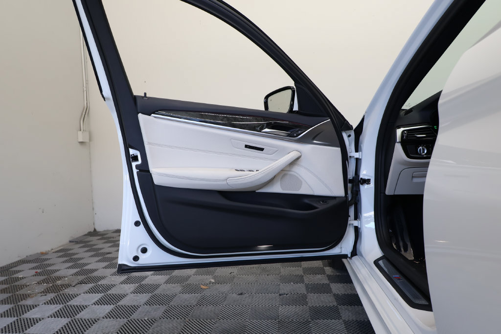 Used 2023 BMW 540i w/ M Sport Package RWD image 14
