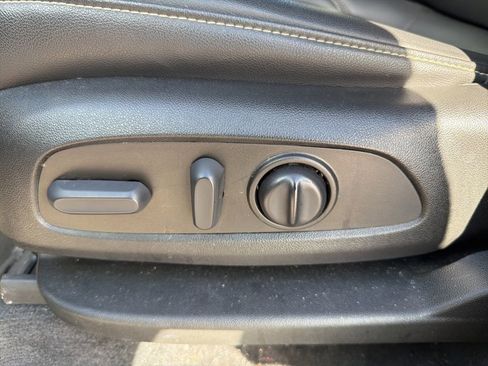 Used 2022 Chevrolet Traverse LT image 14