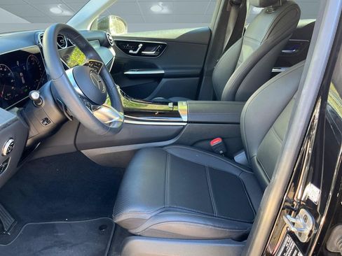 Used 2025 Mercedes-Benz GLC 350e 4MATIC image 3