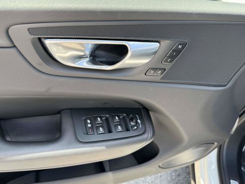 Certified 2025 Volvo XC60 B5 Plus AWD/4WD image 21