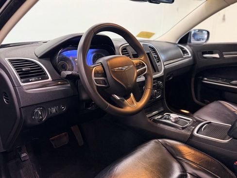 Used 2022 Chrysler 300 Touring L RWD image 11