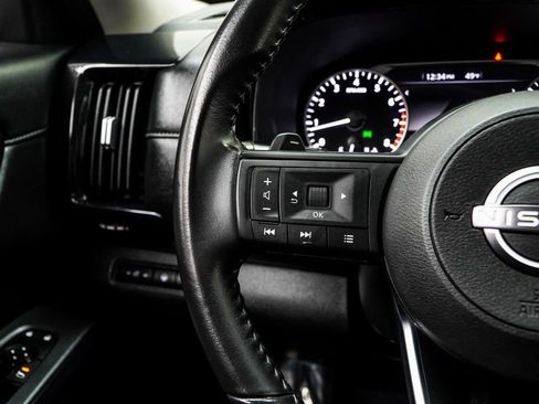 Used 2025 Nissan Pathfinder SV image 31