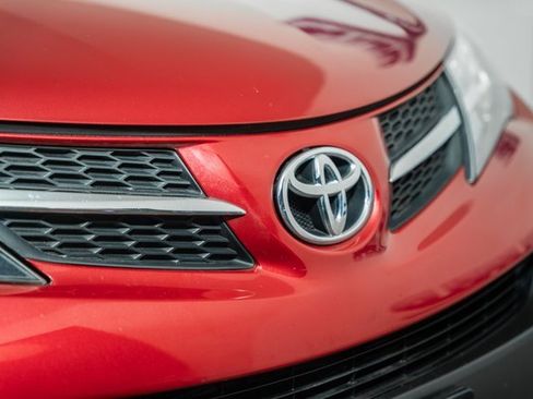 Used 2015 Toyota RAV4 Limited image 13