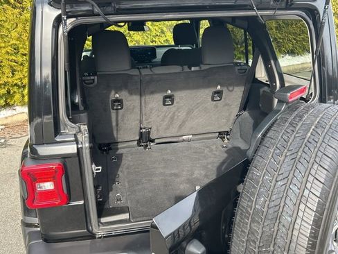Used 2024 Jeep Wrangler Sahara image 8