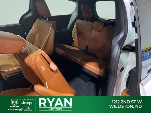 New 2026 Chrysler Pacifica Pinnacle image 48